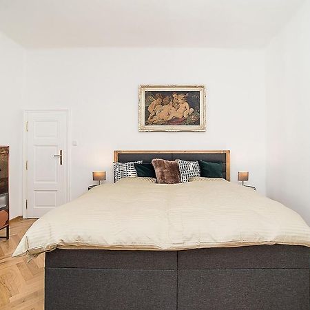 Newly Renovated 1-Bed Apartment At Charles Bridge Praha Eksteriør bilde
