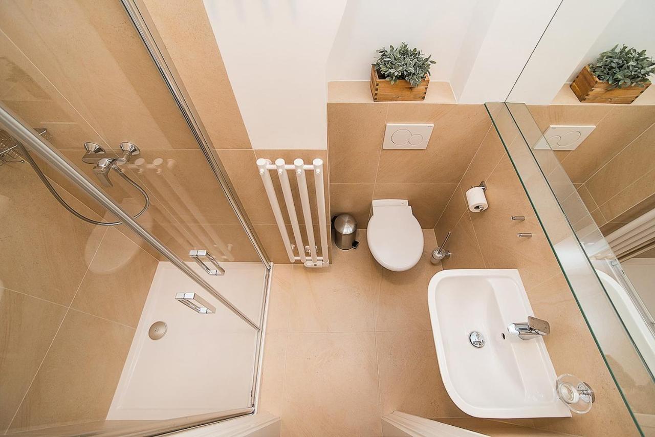 Newly Renovated 1-Bed Apartment At Charles Bridge Praha Eksteriør bilde