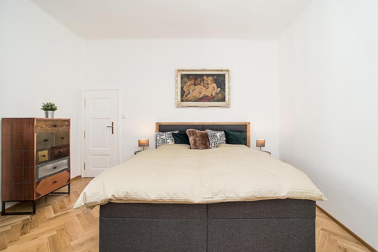 Newly Renovated 1-Bed Apartment At Charles Bridge Praha Eksteriør bilde