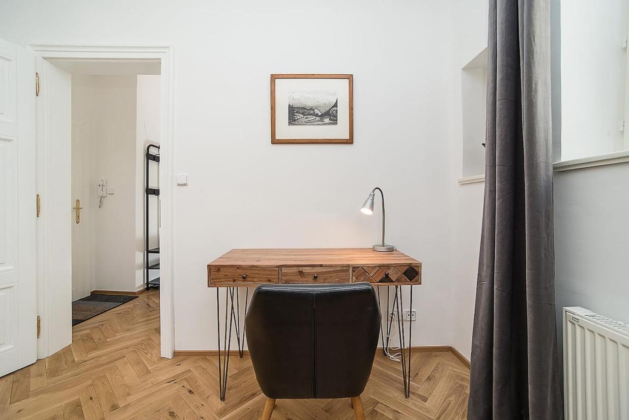 Newly Renovated 1-Bed Apartment At Charles Bridge Praha Eksteriør bilde